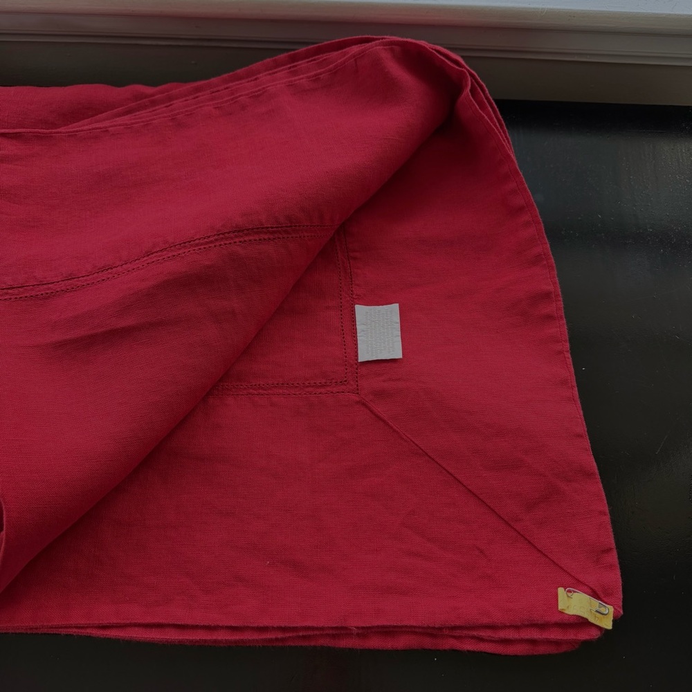 Williams Sonoma Red Linen Tablecloth 70x90 Luxury Hosting Decor - Picture 5 of 5